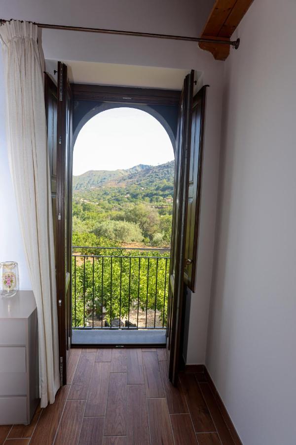 La Porta Delle Gole Hotel Motta Camastra Exterior foto