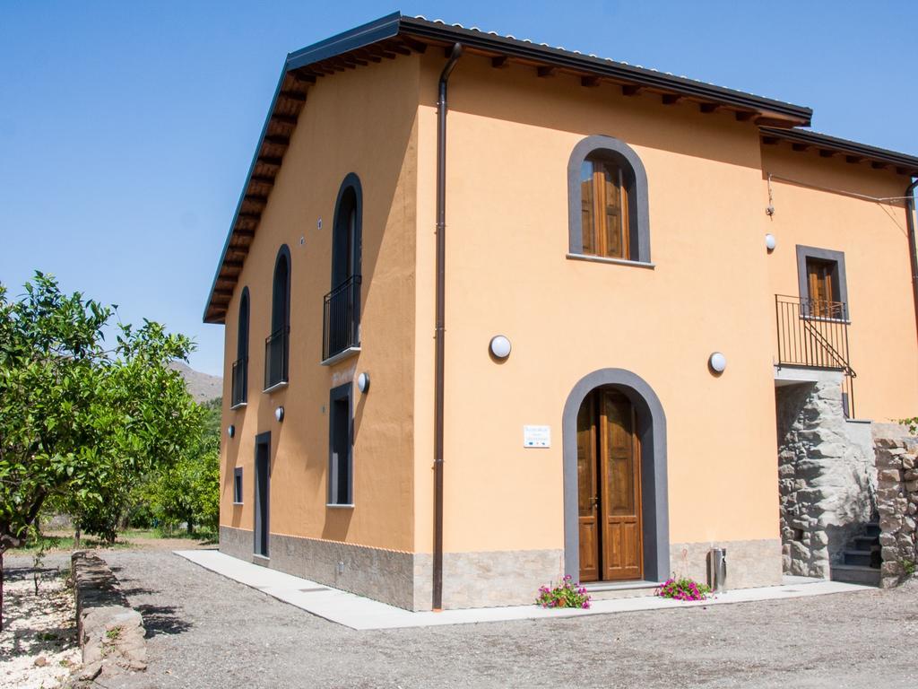 La Porta Delle Gole Hotel Motta Camastra Exterior foto