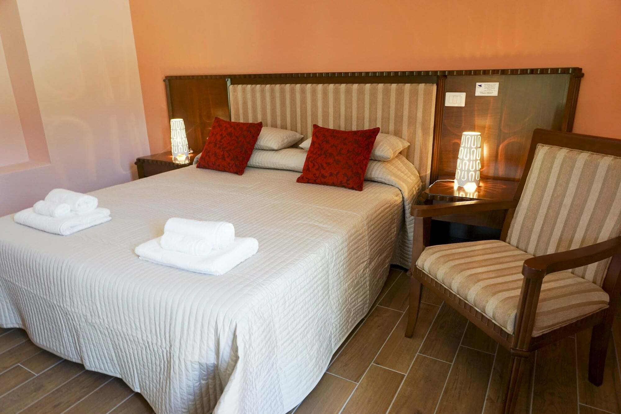 La Porta Delle Gole Hotel Motta Camastra Exterior foto